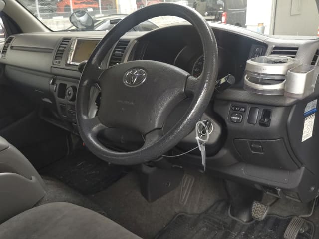 TOYOTA Hiace Van thumbnail 4