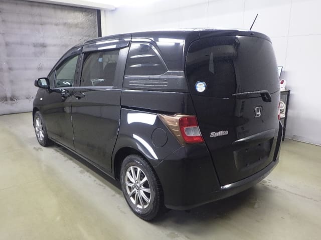 HONDA Freed Spike thumbnail 2