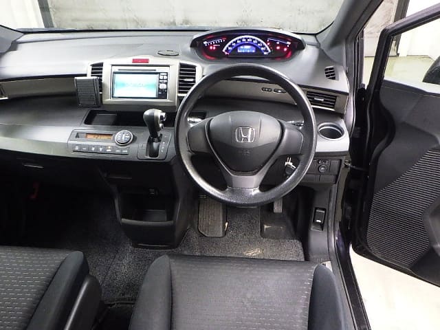 HONDA Freed Spike thumbnail 7