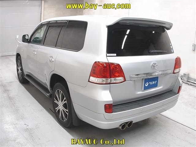 TOYOTA Land Cruiser thumbnail 2