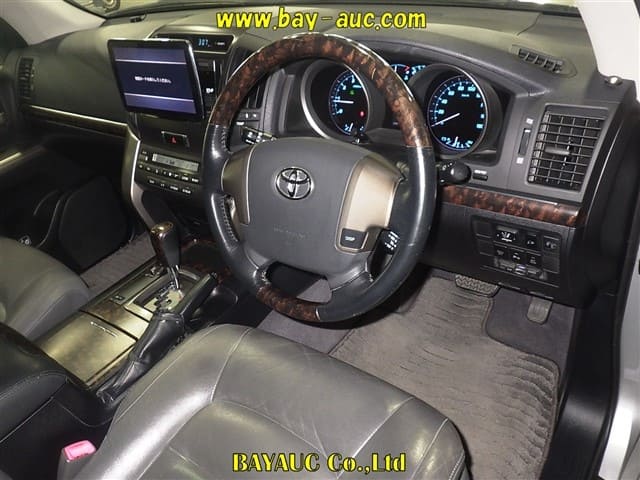 TOYOTA Land Cruiser thumbnail 3