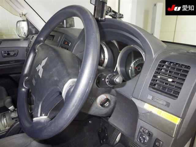 MITSUBISHI Pajero thumbnail 3