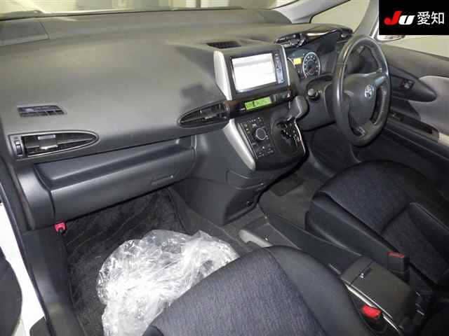 TOYOTA Wish thumbnail 3
