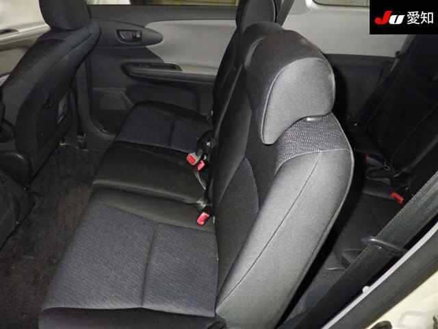 TOYOTA Wish thumbnail 4