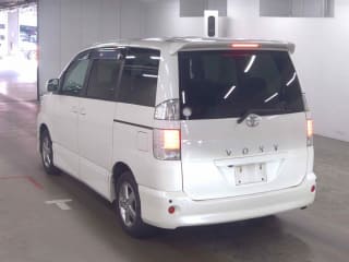 2005 TOYOTA Voxy