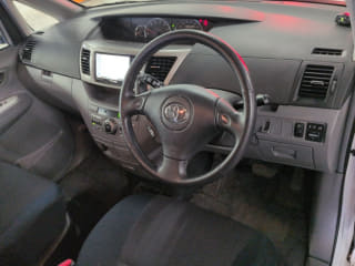 2005 TOYOTA Voxy
