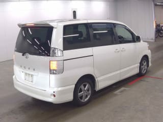 2005 TOYOTA Voxy
