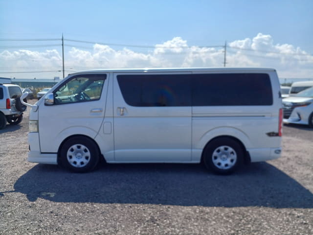 TOYOTA Regiusace Van thumbnail 2