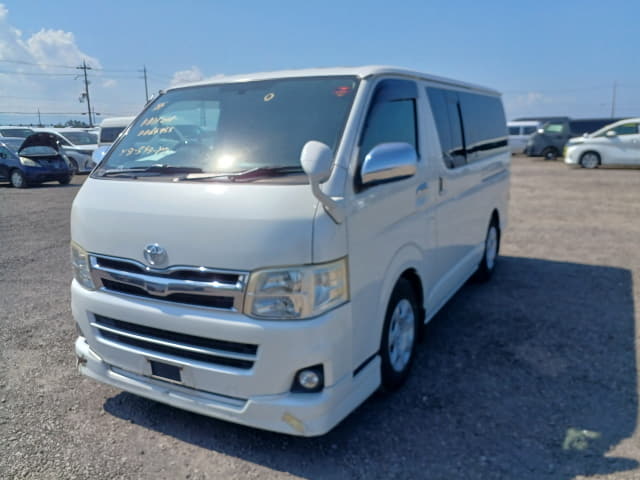 TOYOTA Regiusace Van