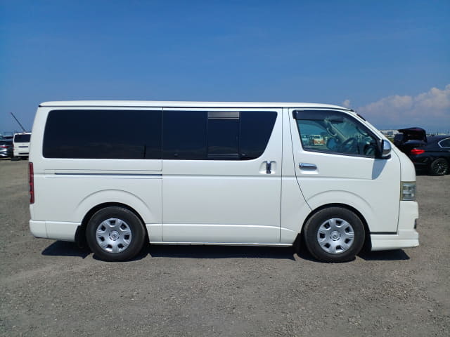 TOYOTA Regiusace Van thumbnail 6