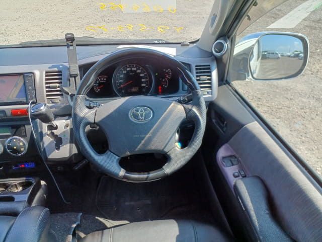 TOYOTA Regiusace Van thumbnail 24