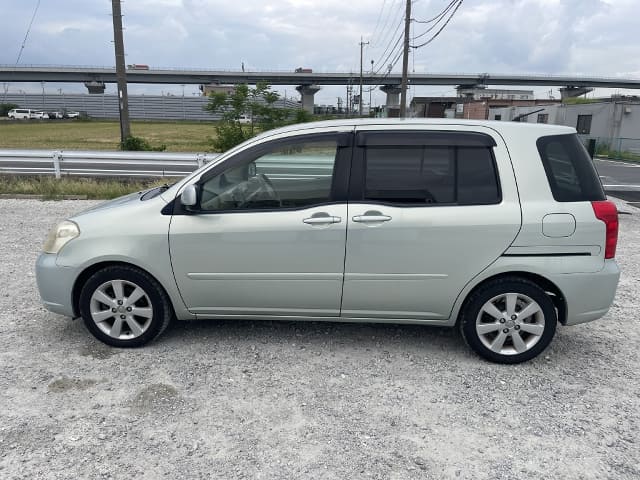TOYOTA Raum thumbnail 2