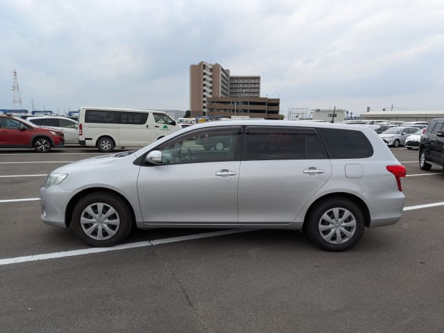TOYOTA Corolla Fielder thumbnail 2