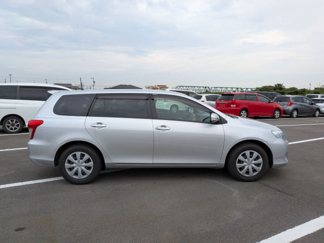TOYOTA Corolla Fielder thumbnail 6