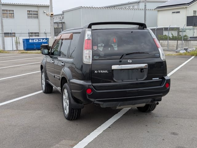 NISSAN X-Trail thumbnail 3