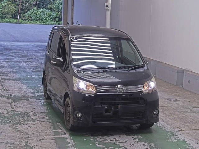 DAIHATSU Move Custom