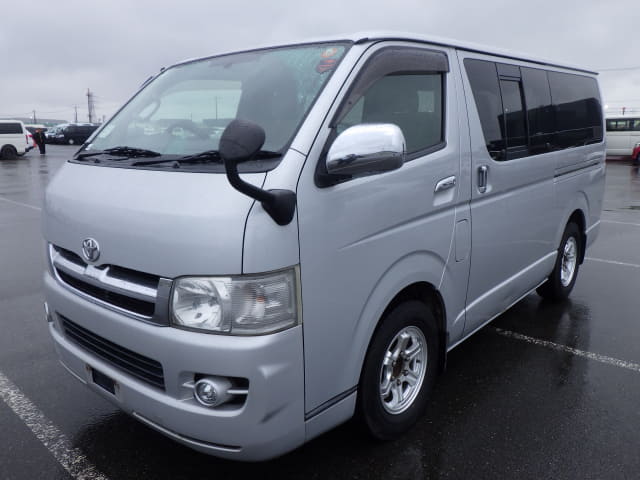 TOYOTA Regiusace Van